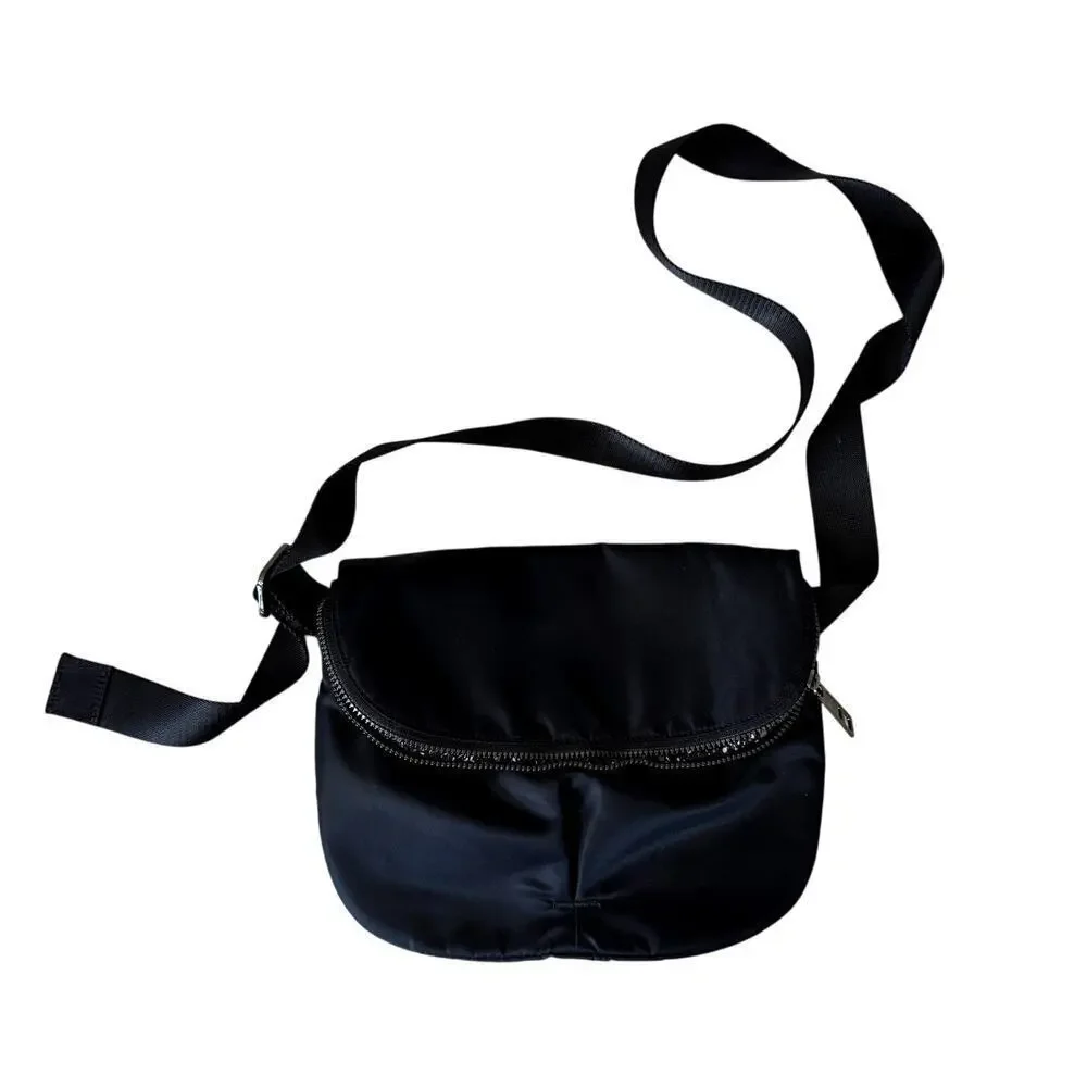 Lululemon Womens Black Lightweight Slim Nylon Crossbody Belt Bag NWOT - Picture 2 of 9